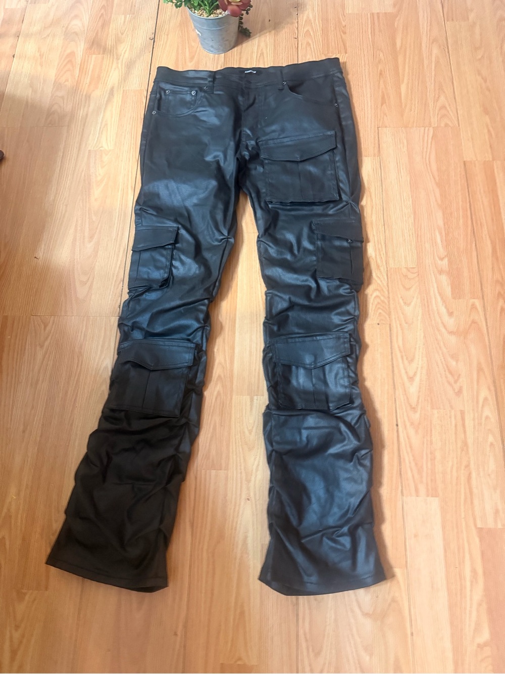 Kindred Premium black wax-finish stacked-fit jeans with multiple pockets,size 36